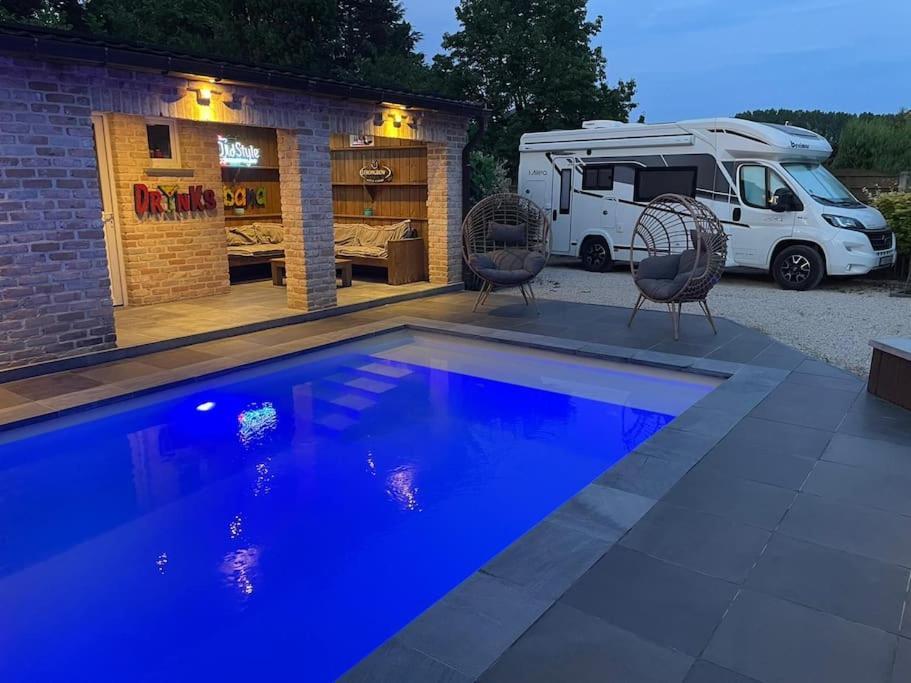 Camper Met Sauna En Zwembad In De Rand Van De Vlaamse Ardennen Hotel Haaltert Bagian luar foto